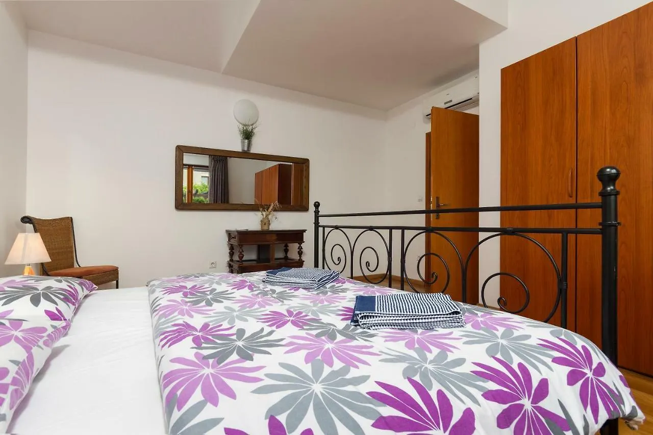 Villa Nana Valtura 0*,